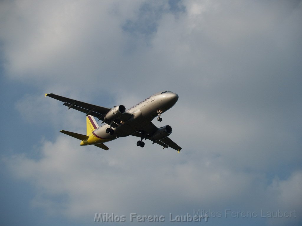Warten auf den Airbus 380 Koeln Bonn P247.JPG